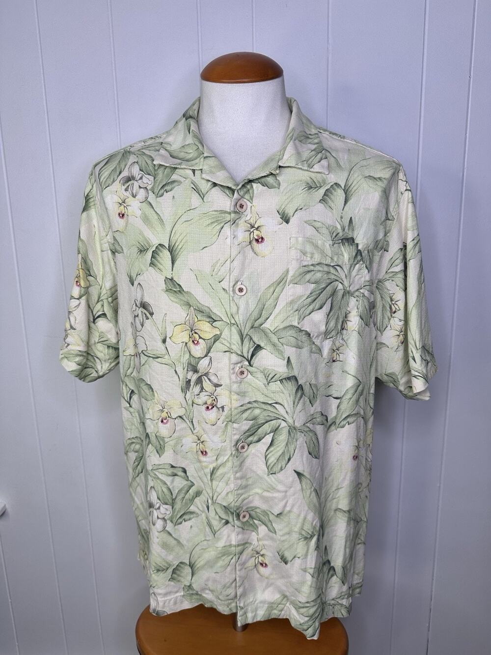 Tommy Bahama 100% Silk Floral Camp Hawaiian Shirt Men’s L - Green Beige Hibiscus